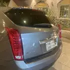 سيارة جيب امريكي كاديلاك نظيف على الشرط