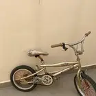 للبيع سيكل رياضي لون كان سماوي انصبغ اسود السعر 300