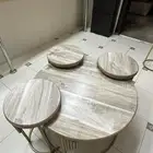 مجموعة من الطاولات