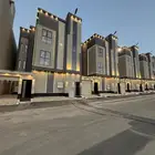 للبيع أدوار أرضيه بحوش وشقق علويه بسطح حي الضيافه خميس مشيط