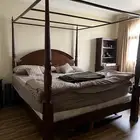 سرير خشبي