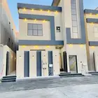 للبيع روف علوي مع ملحق موقع متميز جدا وسط الخدمات