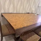 طاولة طعام وكراسي