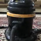 مكنسة كهربائيه بنص سعرها