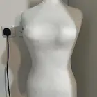 منيكان لون ابيض نظيف