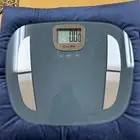 ميزان إلكتروني مستعمل نظيف
