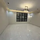 البيع ادوار علوية بمساحة 245 متر بموقع مميز شرق الخميس