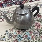 ابريق ابو حصان ياباني قديم نظيف في كسر خفيف في اسفل العروه
