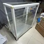 طاولة عرض زجاج