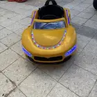 سيارة اطفال