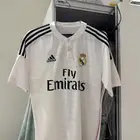 تيشرت ريال مدريد موقع من اللاعب كريم بنزيما