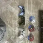 يد سوني مع ثلاثة شريط سوني