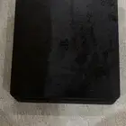 سوني 4 شرط النظافه والتشغيل معها كامل ملحقاته ويد اصلي