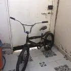 سيكل جديد بس المفر الي قدام مفقوع كان معي سنه