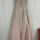 فستان جديد لبسه وحده مقاس 6 تقريبا M