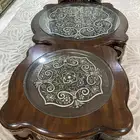 ثلاث طاولات خشب بني