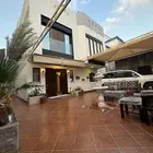 للبيع فيلا مستقلة حي طيبة موقع وتشطيب مميز