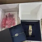 ساعة زايروس نسائية مع أسورة و ملحقاتها جديدة