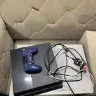سوني 4 معه كل اسلاكه ويد اصليه فيها درفت خفيف