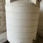 للبيع خزان ماء مستعمل في كسر من فوق