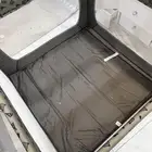 كرسي اطفال صغار مع طراحته