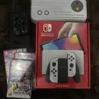 للبيع  جهاز Nintendo Switch OLED مع ثلاث ألعاب أصلية