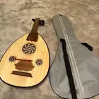 عود للموسيقى والعزف
