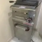 شواية غاز بحجارة الحمم البركانية ايطالية نظيفة جدا وممتازة