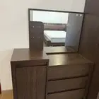 اثاث غرفة نوم ( تسريحه فقط ) بحاله ممتازه