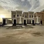 للبيع فيلا دورين وملحق بمشب خارجى شمال الخميس