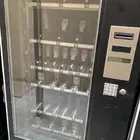 الة بيع ذاتي سناك ومشروبات للتيجار