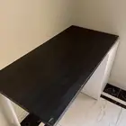 مكتب من إيكيا مع كرسي للبيع نظيف جد ا على سوم