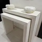 طاولة استقبال مع صواني حلويات