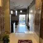 مكتب لإيجار للتقبيل مع بيع الأثاث المكتبي