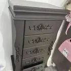 دولاب اكسسوارات بني غامق 5 ادراج بحالة جيده