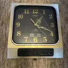 ساعة يابانية قديمة