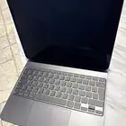 للبيع  iPad Pro 13 إنش (أسود)   Magic Keyboard
