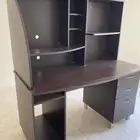 مكتب خشبي بحالة ممتازة