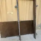 باب حديد مع حلق الباب