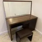 تسريحة خشب بني
