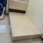سرير خشب جلد