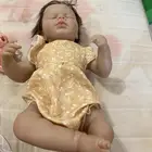 دمية سليكون رضيع جسم قماشي مع عدة هدايا بدون تغليف
