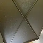 مظلة لونها بيج