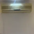 مكيف ماركة LG المكيف عمره يمكن 15 سنه قديم