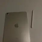 ايباد الجيل العاشر 64 قيقا بدون شريحة بس واي فاي اللون فضي