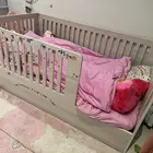 سرير جديد فصلته اقل من سنه عرضه متر وطوله متر و70 تقريبا