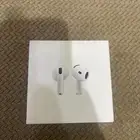 سماعه airpods الجيل الرابع للبيع استخدام اقل من ساعه