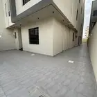 للبيع شقق ارضية بحوش وسيعة المحالة