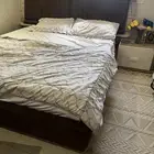 سرير نوم وثنين مكيفات شباك للبيع