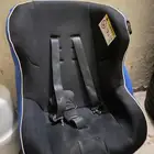 كرسي أطفال للسيارة  للبيع . استعمال خفيف ومريح للغاية